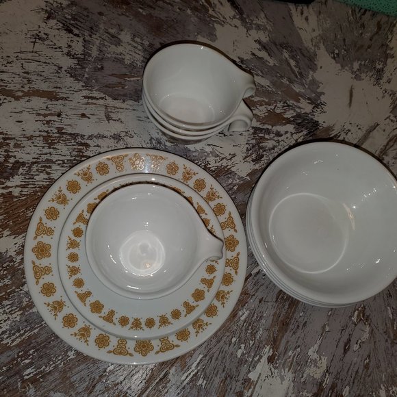 Corelle Dinnerware 16 Piece Set - Picture 2 of 4